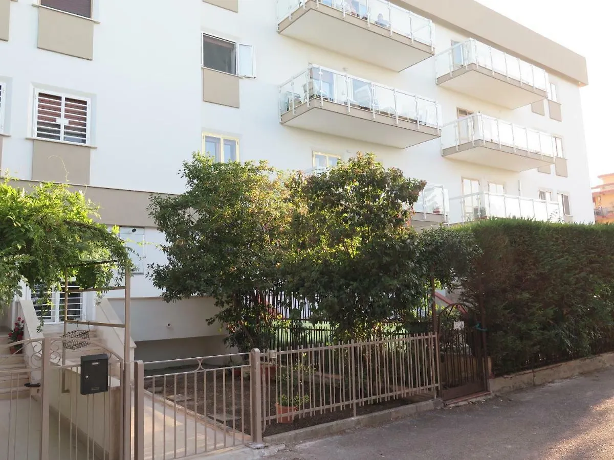 A Casa Di Marta Vila Bari 0*,